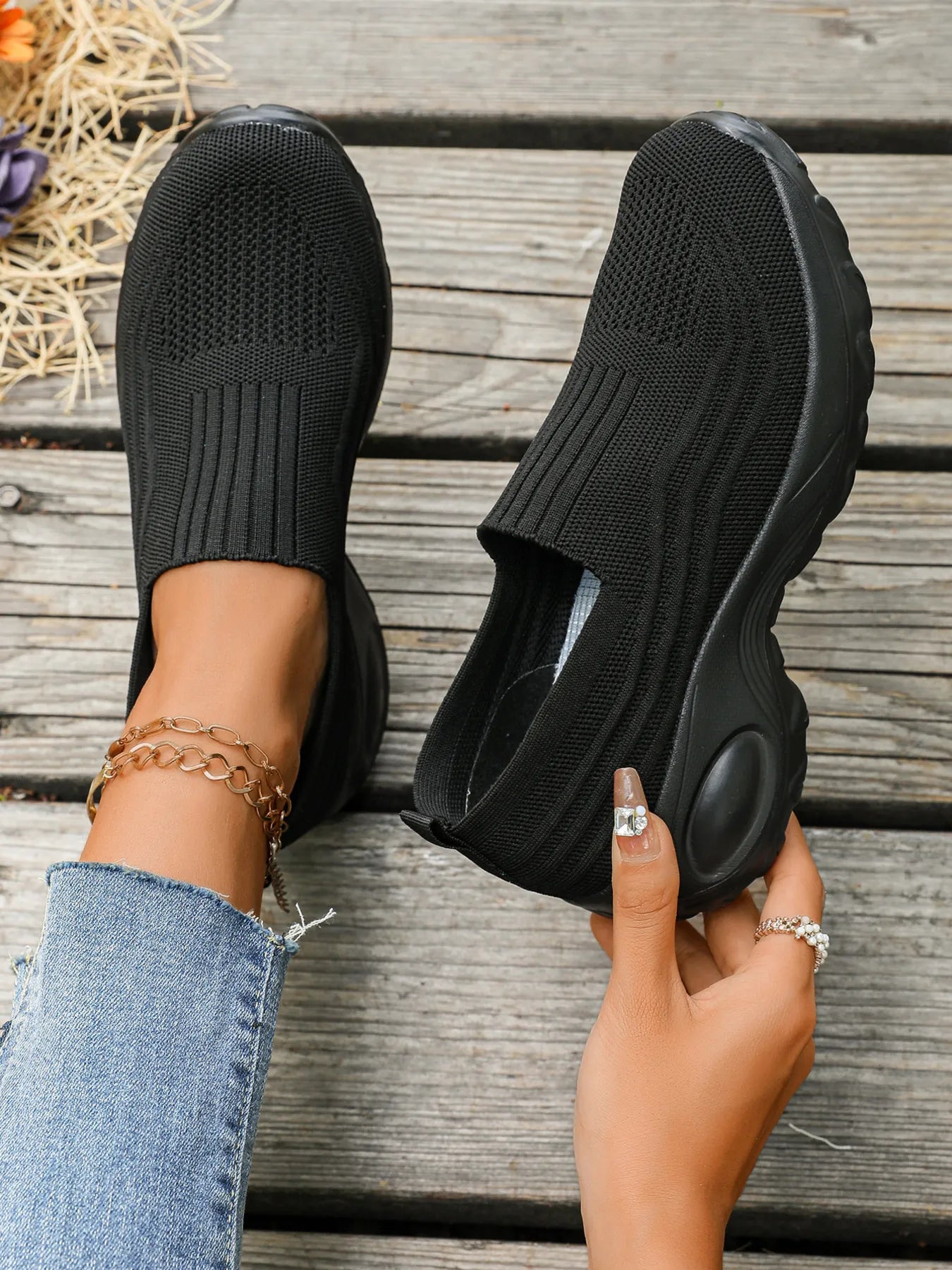 Round Toe Mesh Sneakers