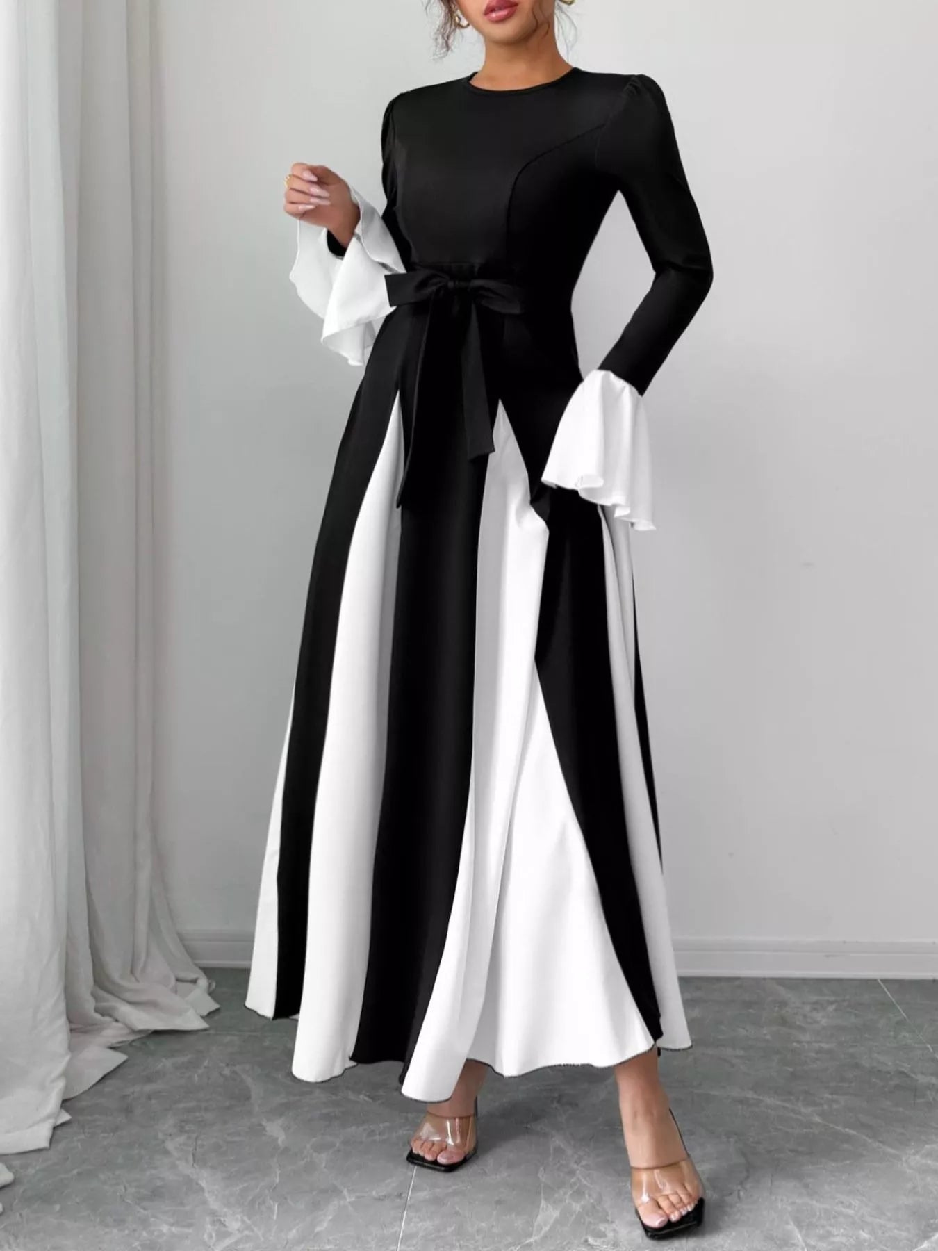 Contrast Round Neck Flare Sleeve Maxi Dress