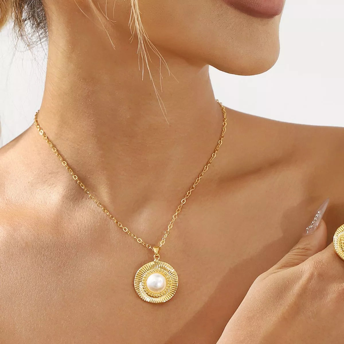 Alloy Pearl Pendant Necklace